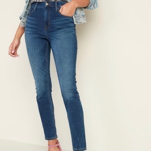 Mid-Rise Rockstar Super Skinny Jeans